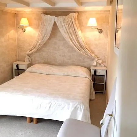 Maison De 2 Chambres Avec Piscine Partagee Jardin Clos Et Wifi A Saint Martin Des Entrees בית נופש