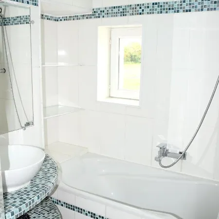 Maison De 2 Chambres Avec Piscine Partagee Jardin Clos Et Wifi A Saint Martin Des Entrees באיו