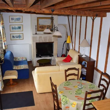 Maison De 2 Chambres Avec Piscine Partagee Jardin Clos Et Wifi A Saint Martin Des Entrees בית נופש *